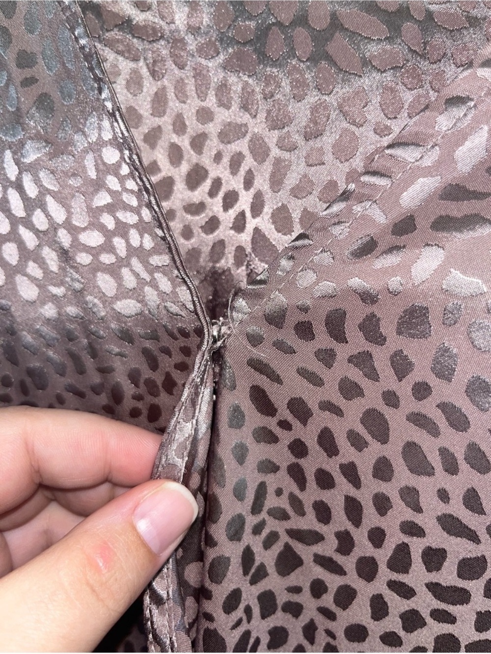 Jodifl Satin Animal Print Bodysuit Medium Long Sleeve Surplice V Neck Taupe Blou - Picture 5 of 6